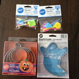 Wilton Halloween Cookie Cutters and Fun Pix Set